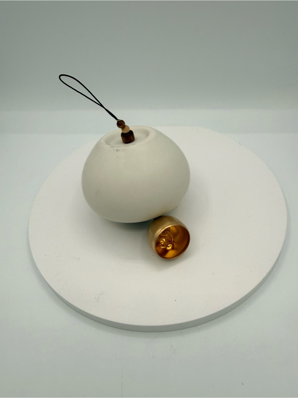 Traditional Korean Moon Jar Ceramic Front Door Welcome Bell – White & Gold